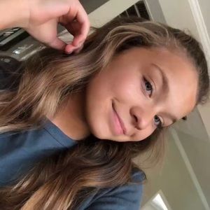 Meet your Posher, Claire